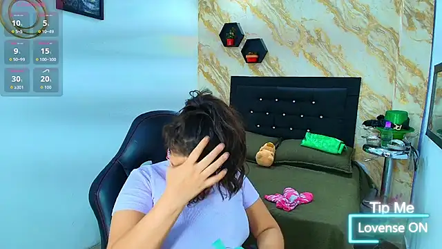 scarlettt  joness online show from March 27, 2:35 am