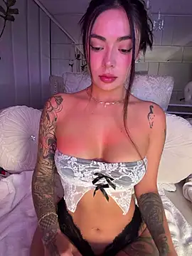 amy  laurie online show from April 21, 2:37 am