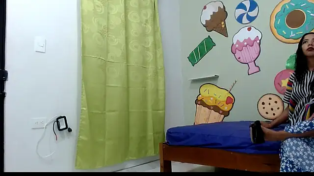 erikaskinny18 online show from June 10, 7:23 pm