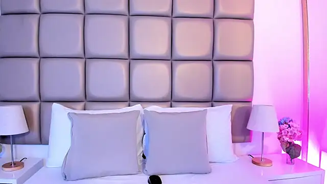 lilly williamss online show from April 22, 2:30 am