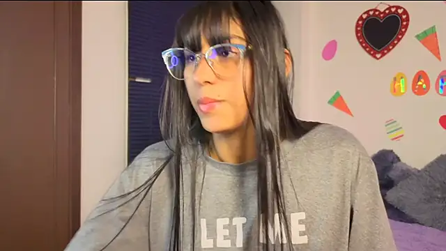 PaulaCutexs online show from April 23, 6:10 am