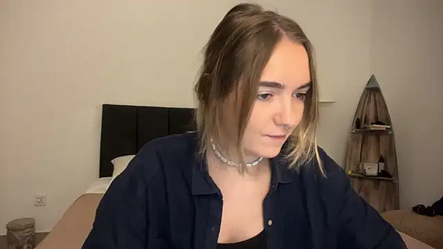 RoxyWet online show from April 13, 1:23 pm