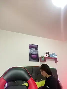 LINDA EF online show from March 13, 7:37 pm