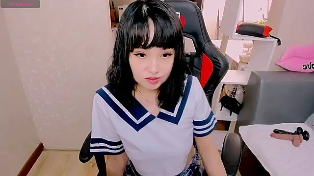 Akiko Yun online show from October 11, 10:42 am