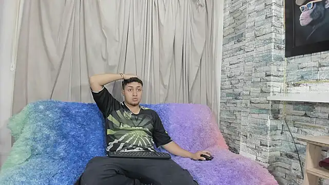 NoahAndBunny online show from May 11, 2:45 pm