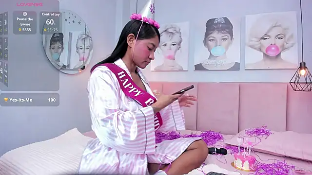 tifannygrey  online show from April 28, 6:34 pm