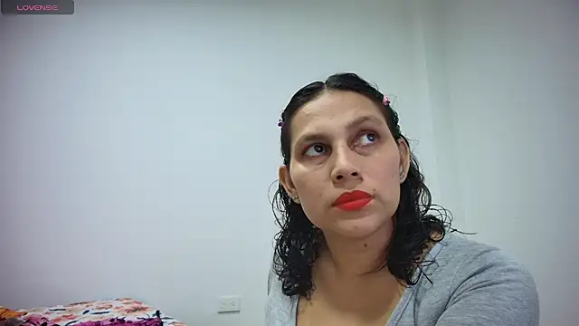carlaantonellii online show from June 25, 3:39 am