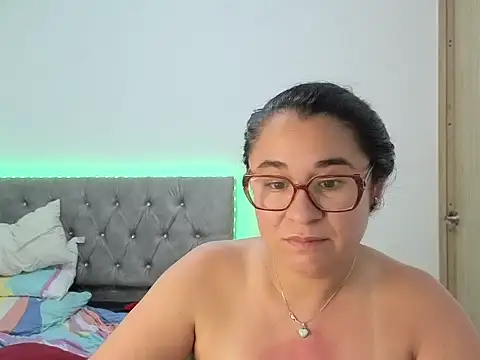 estrellajunior online show from April 22, 2:52 am