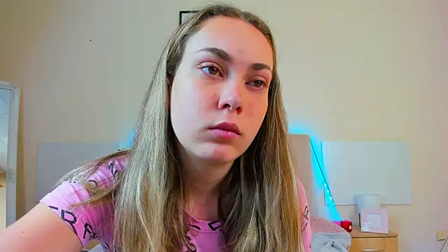 MelanieCuty online show from July 10, 5:41 am