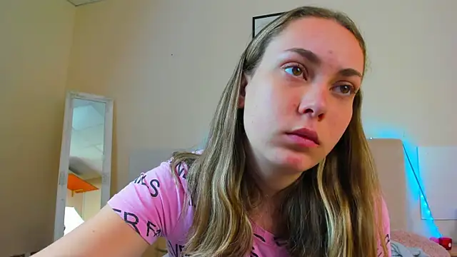 MelanieCuty online show from July 11, 6:02 am