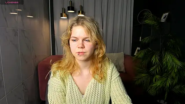 ElizabethVane online show from June 9, 5:29 am