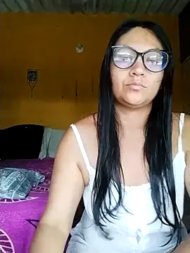 LatinSquirtBaby online show from May 4, 9:07 pm