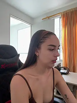Lauren Storm online show from June 26, 4:30 pm