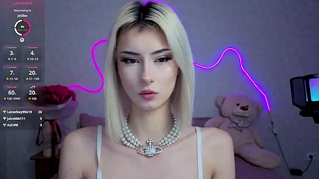 kittysocutie online show from June 25, 1:27 am