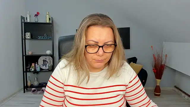 JessieRichards online show from March 30, 6:35 am