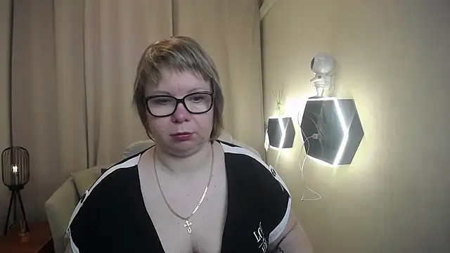 BonnnyBoobsy online show from April 28, 6:06 am