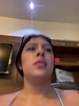 emiiross online show from May 1, 11:19 pm