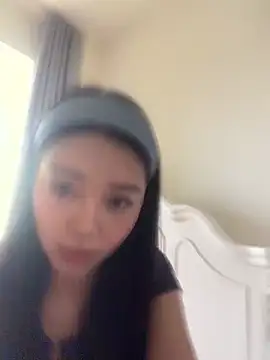 kiki-chloe online show from April 7, 6:26 am