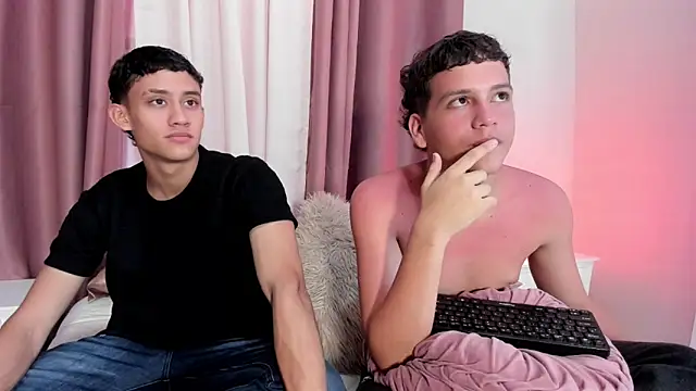 dennis hills online show from April 15, 9:04 pm