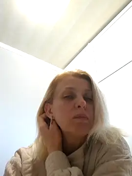 MiaLove183 online show from April 18, 11:24 am