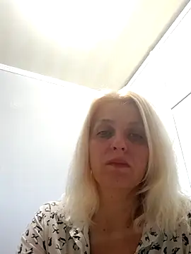 MiaLove183 online show from June 3, 1:45 pm