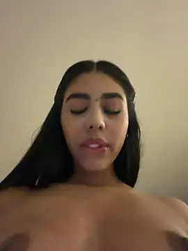Rossie Blooms online show from June 12, 3:03 am
