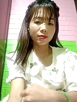 AmyLinee01 online show from May 2, 9:18 pm