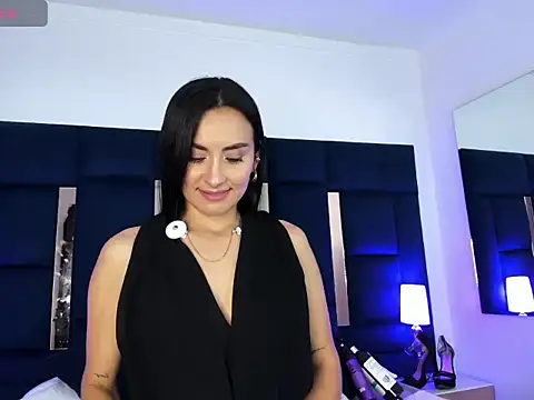 velvetlunaa  online show from May 1, 2:20 pm