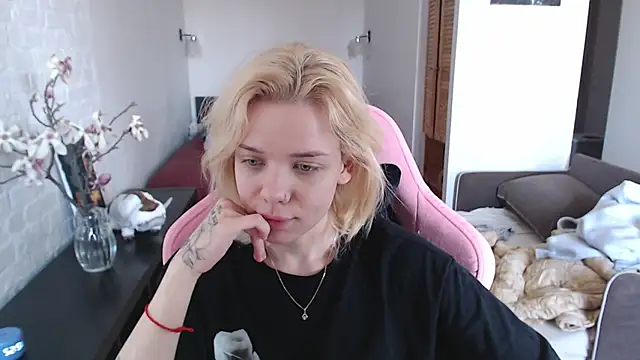 TenderChloe online show from March 31, 9:53 am