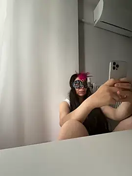lilyums online show from May 24, 10:47 am