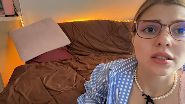 eva si online show from May 3, 7:56 am