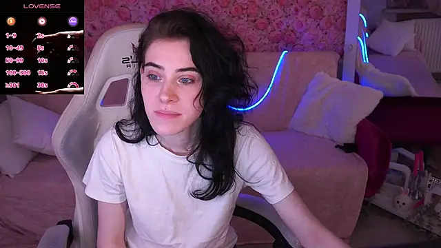 CurleyBlueEyes online show from March 27, 1:45 pm