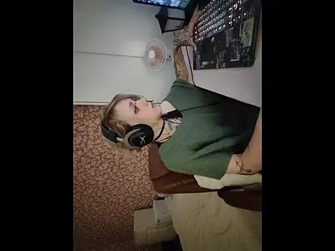 StijenaHunt online show from May 1, 2:31 pm