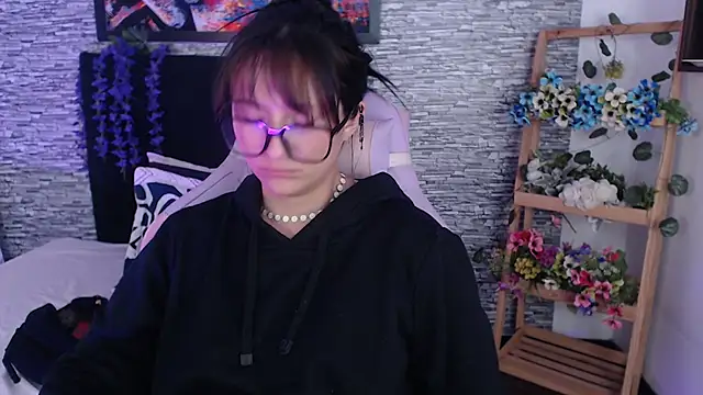 eyes moonn online show from June 15, 2:17 pm