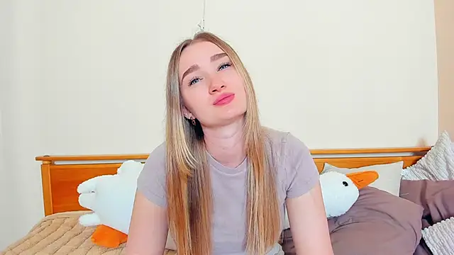 VioletteClaire online show from May 16, 7:55 am