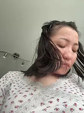 Molly242424- online show from March 24, 1:49 pm