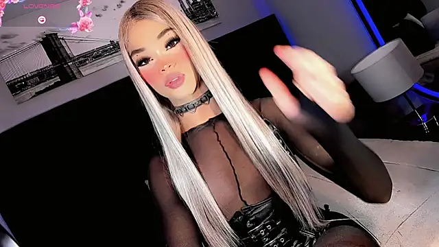 Kornylovee online show from July 18, 9:50 pm