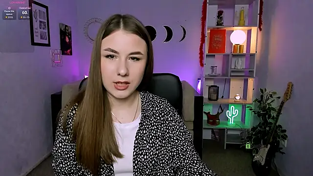 luna wisper online show from April 3, 1:20 pm