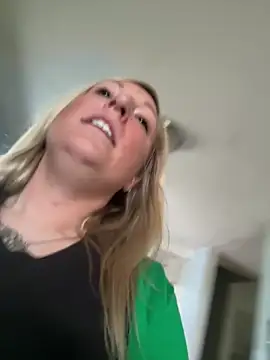 sweetkacibaby online show from April 26, 1:42 pm