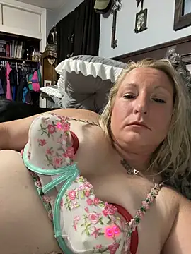 sweetkacibaby online show from June 21, 11:42 pm