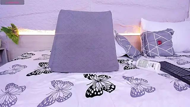 sussy1x  online show from April 29, 4:05 am