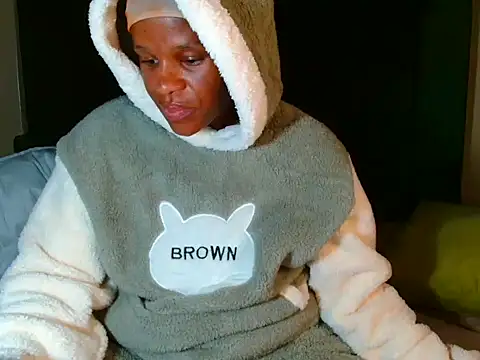 CaramelCandyxx online show from May 18, 9:10 pm