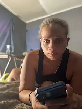 SHY QUINN online show from July 4, 7:10 pm