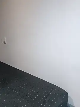 aleenavarro online show from April 7, 8:05 am