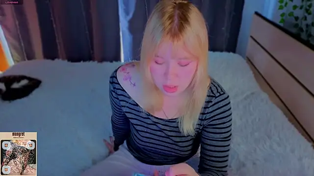 unburnedgirl online show from May 10, 7:21 am