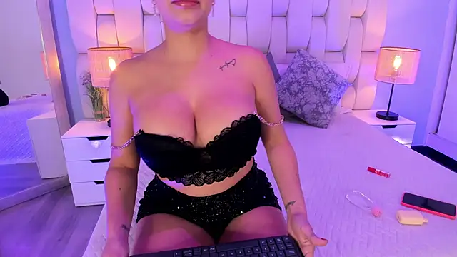 nia collinss  online show from April 6, 11:55 am