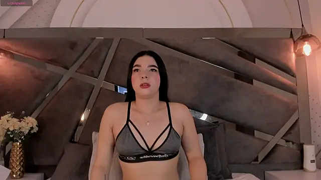 Chloee Parkerr online show from April 24, 3:53 am