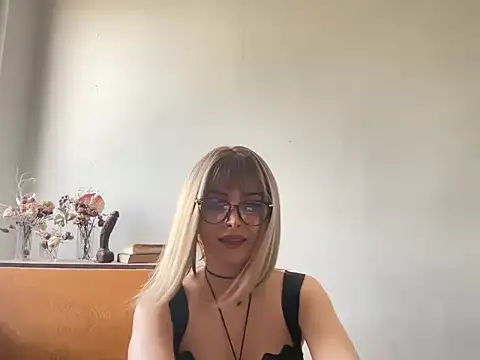 Calytrixx online show from July 5, 10:10 am