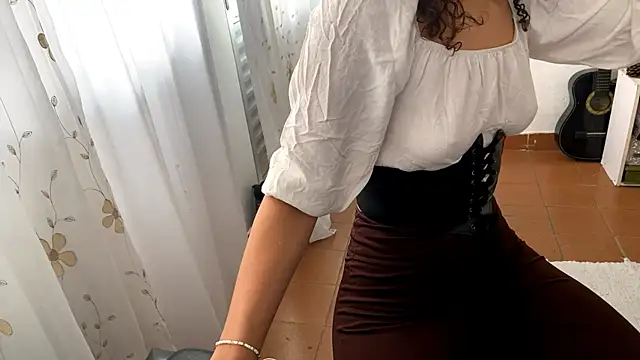 petitecurlybrunette online show from May 11, 2:19 pm