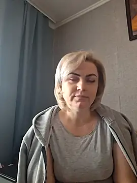 SylvieGold453 online show from April 28, 1:37 pm